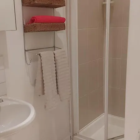 Apartment One Bed Mews, Bath , Kitchenette, Parking Beside Joyces Tower Sandycove Dublin, Ireland